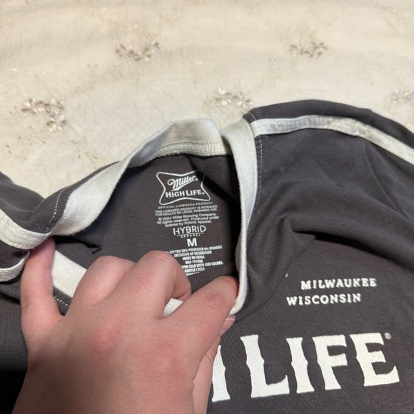 miller high life crop graphic tshirt size medium - Picture 3 of 3